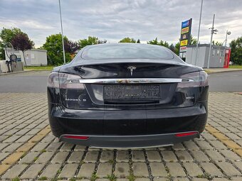 Tesla Model S85D Nabíjení zdarma - 7