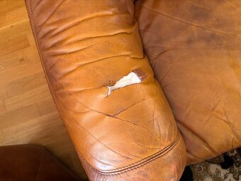 starší kožena sedačka - 7