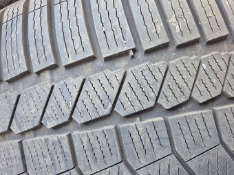 325/35 R22 114W XL WinterContact TS860S // DOT3723 // 4mm+ - 7