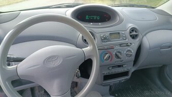 Toyota Yaris 1,0 - 7