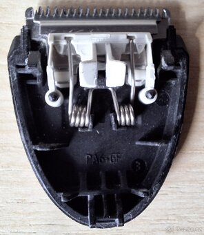 Holící strojek Philips HQ-C281 na náhradní díly + zdroj - 7