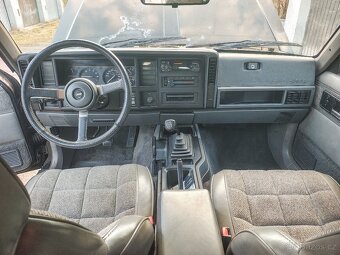 Jeep Cherokee XJ 2.5i 4x4 - 7