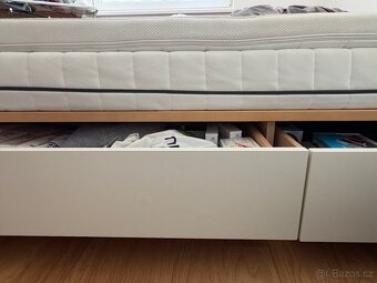Rám postele s úložnými zásuvkami a matrací IKEA MANDAL - 7