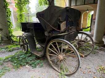 Historický dřevěný kočár (rok 1900) - 7