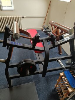 Chest Press - profi posilovací stroj - 7
