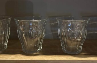 Sklenice a jiné sklo z restaurace - 7