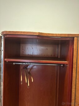 ZDARMA starožitná skříň - 7