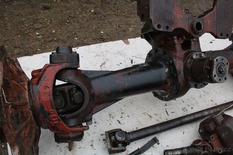 Zetor 7245 přední náprava převodovka kola kardan šrouby - 7
