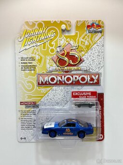 Modely 1:64 Johnny Lightning - 7