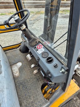 Vysokozdvižný vozík DESTA D35K, nosnost 3500Kg,diesel - 7