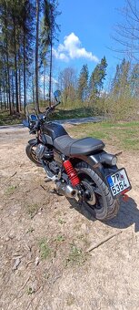 Moto Guzzi V7 Stone Special Edition 2023 - 7