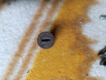 Jawa 90 kryt řetězu,koleno sání,spinacka,náhon tachometru,zn - 7