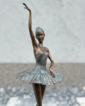 Bronzová socha Balerína luxusní  tanečnice dekorace a dárek - 7