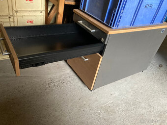 Skříňka se zásuvkami na kolečkách, kontejner 600 kč - 7