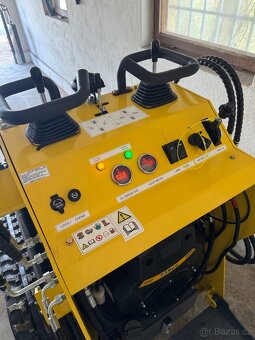 Smykový nakladač, mininakladač pásový - 7