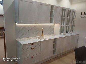 krásná  designová kuchyňská sestava bílý a šedý mat - 7