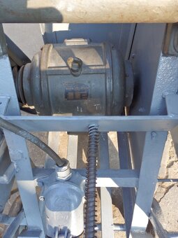 Stará cirkulárka s historickým elektro motorem Wikov - 7