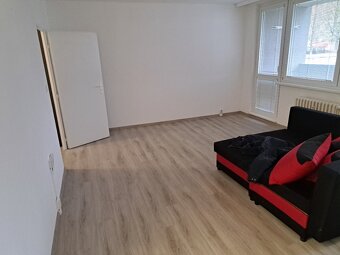 Pronájem bytu 1+kk • 44 m², Ostromečská 436/7, Praha 3 - 7