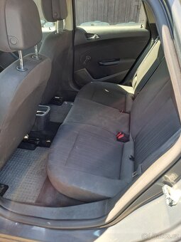 Opel Astra J kombi 1,4 - 7