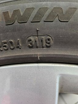 Prodám ORIGINÁLNÍ disky 17" na Scalu + Pneu Pirelli - 7