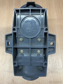 Nástěnná zásuvka s vidlicí - 7