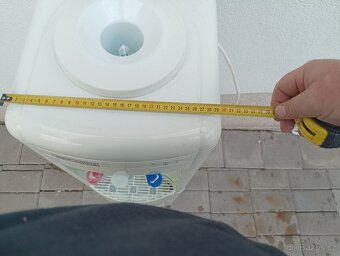 Lednice s výdejníkem vody - 7
