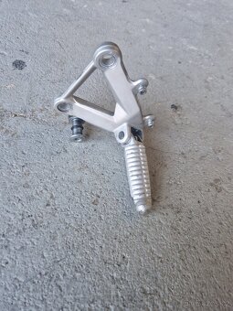Ducati 1098 S H7 07-08 přední stupačky s držákem - 7