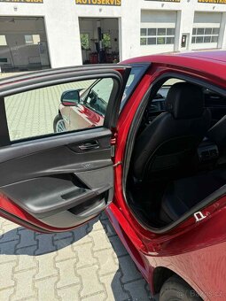 Jaguar XE 2.0D R-Sport - 7