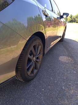 Honda Civic Benzín najeto 23150 km,stav nového vozu - 7