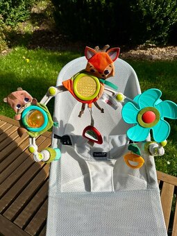 BabyBjorn lehátko Balance Soft Mesh - Silver/White Mesh - 7