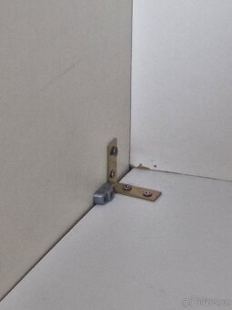 Dřevěná skříň - 7