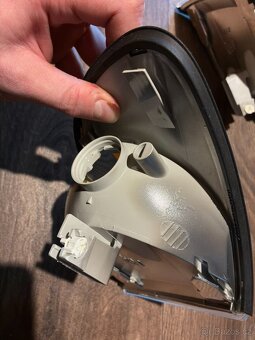 Nové Hella US blinkry pro Audi A6 C4 - 7