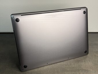 MacBook Pro 16'' 2019 / i7 / 16GB / 512GB SSD / Space Gray - 7
