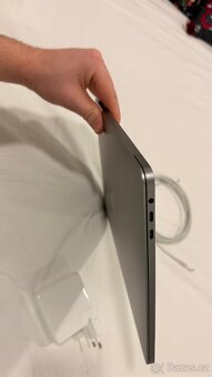 Prodám MacBook Pro 13” (2017) – 16 GB RAM, 512 GB SSD - 7