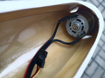 Starší ale cca nový větroň elektro motor - 7