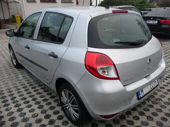 Renault Clio 1.5Dci comfort po 1.majiteli a po STK a Servise - 7