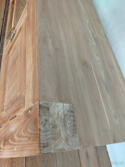 Nízká masivní komoda - TEAK - 7