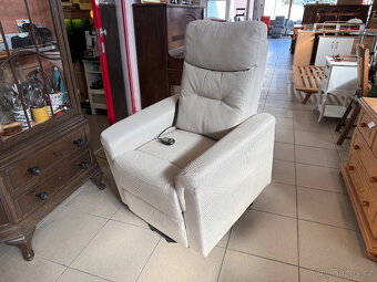 Nové relaxační polohovatelné křeslo Hovere - 7