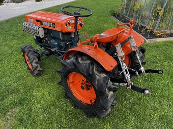 malotraktor Kubota B7000 - 7