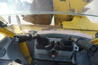 Komatsu WB 70A - 7