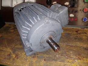 Prodám třifázový motor 1,5kW 1450ot. - 7