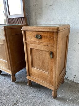 Šatní skříně, toaletka, noční stolek, 2x postel - 7