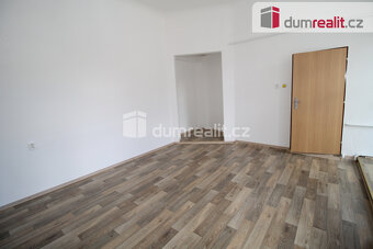 Krásný byt 2+1/B v prvním patře cihlového domu na Ruské ulic - 7