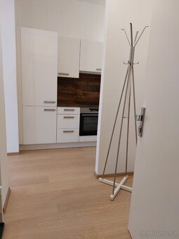 Pronájem nově zrenovovaného bytu 2+kk, Tábor - Hus. nám. - 7