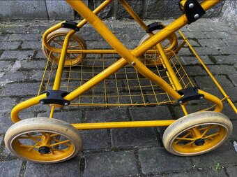 Retro kočárek se slunečnicemi - 7