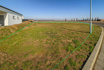 Prodej stavebního pozemku o výměře 828 m² v atraktivní lokal - 7