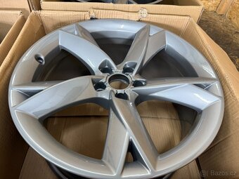ORIGINÁLNÍ ALU KOLA AUDI A5 8T0601025F ET 32 8.5Jx19H2 - 7