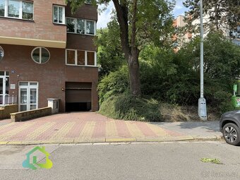 Prodej garážového stání, 18 m2 - Praha - Košíře, ev.č. 00790 - 7
