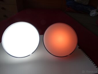 SKVĚLÁ STOLNÍ LAMPA PHILIPS HUE, SÉRIE HUE GO V2 - 7