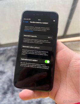 IPhone SE 2020 90% baterie - 7